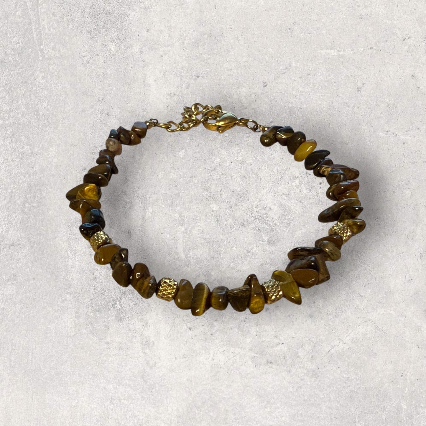 Βραχιόλι με Καφέ Πέτρες & Χρυσές Λεπτομέρειες — Stainless Steel Κούμπωμα